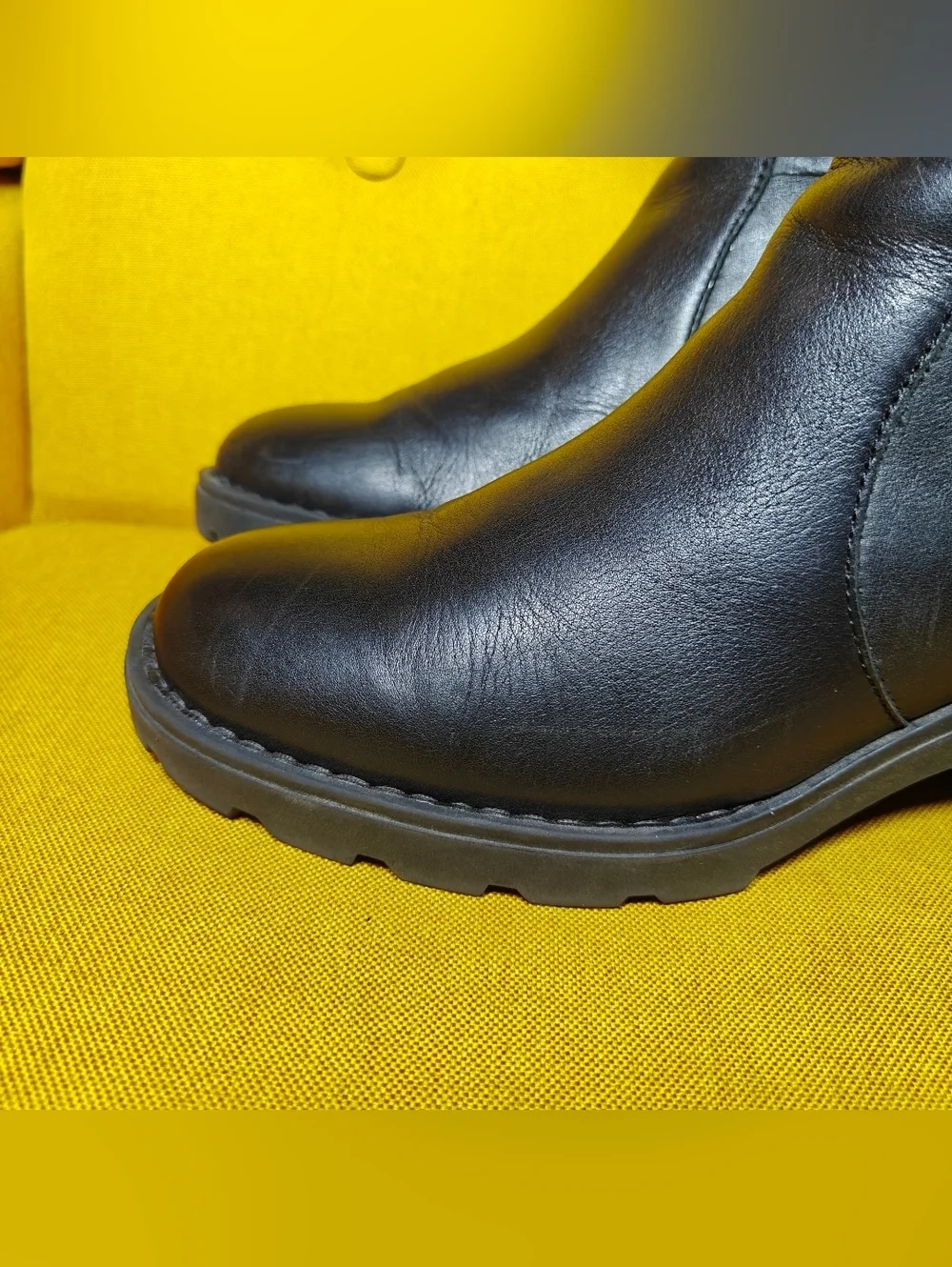 BOC Born Women's Black Leather Stretch Pull-On Chelsea Boots High Heel Shoes 10M